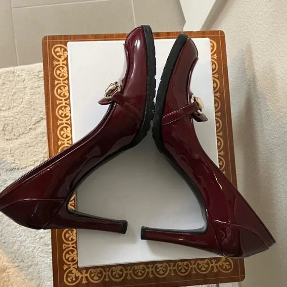 Gucci 8 Burgundy Patent Leather Heels Horsebit - Picture 6 of 11